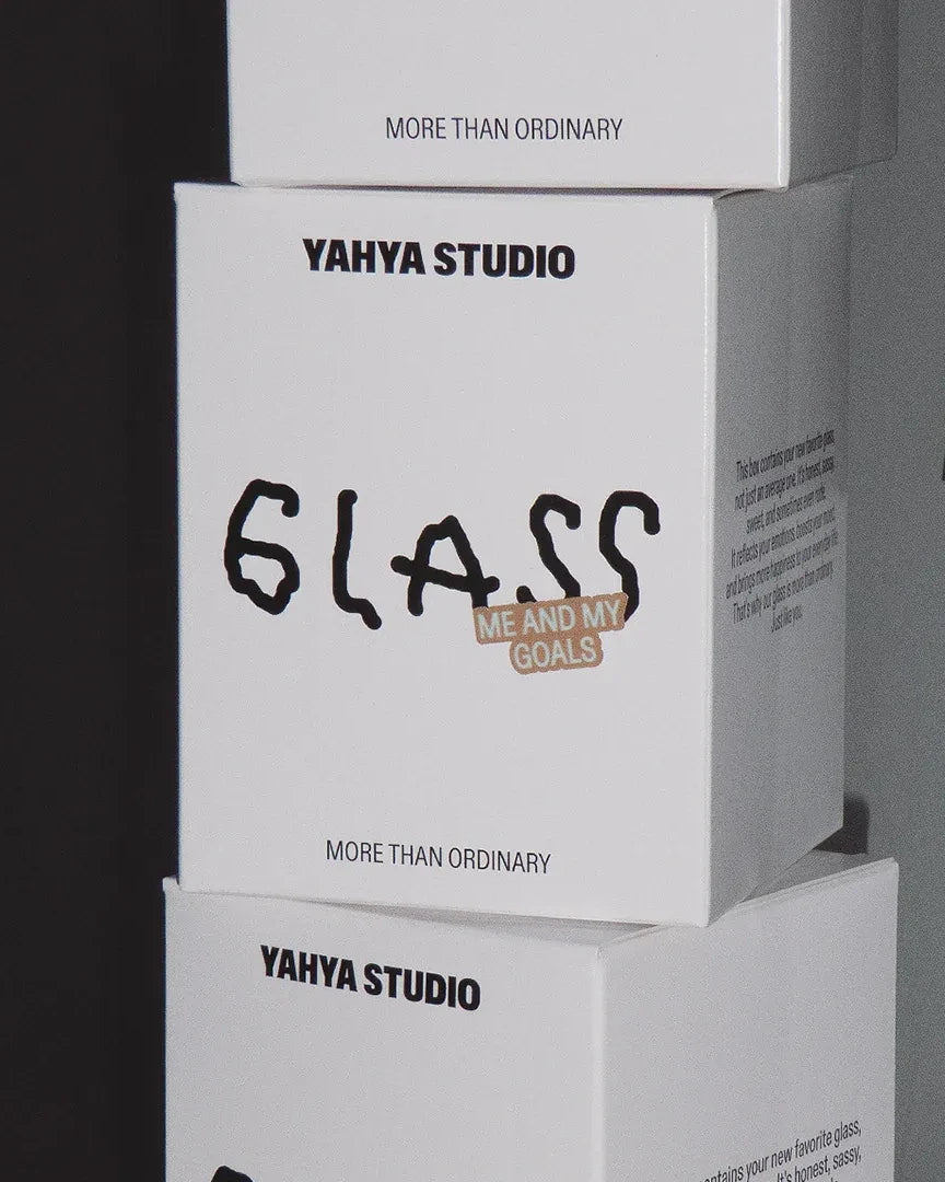 yahya studio - ME AND MY GOALS Großes Trinkglas mit Spruch - Trinkglas - ROSA ECK Concept Store