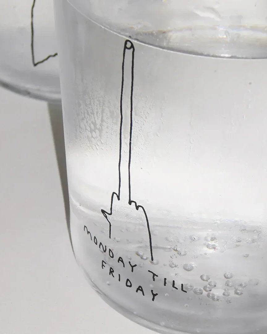 yahya studio - MONDAY TILL FRIDAY Großes Trinkglas mit Spruch - Trinkglas - ROSA ECK Concept Store