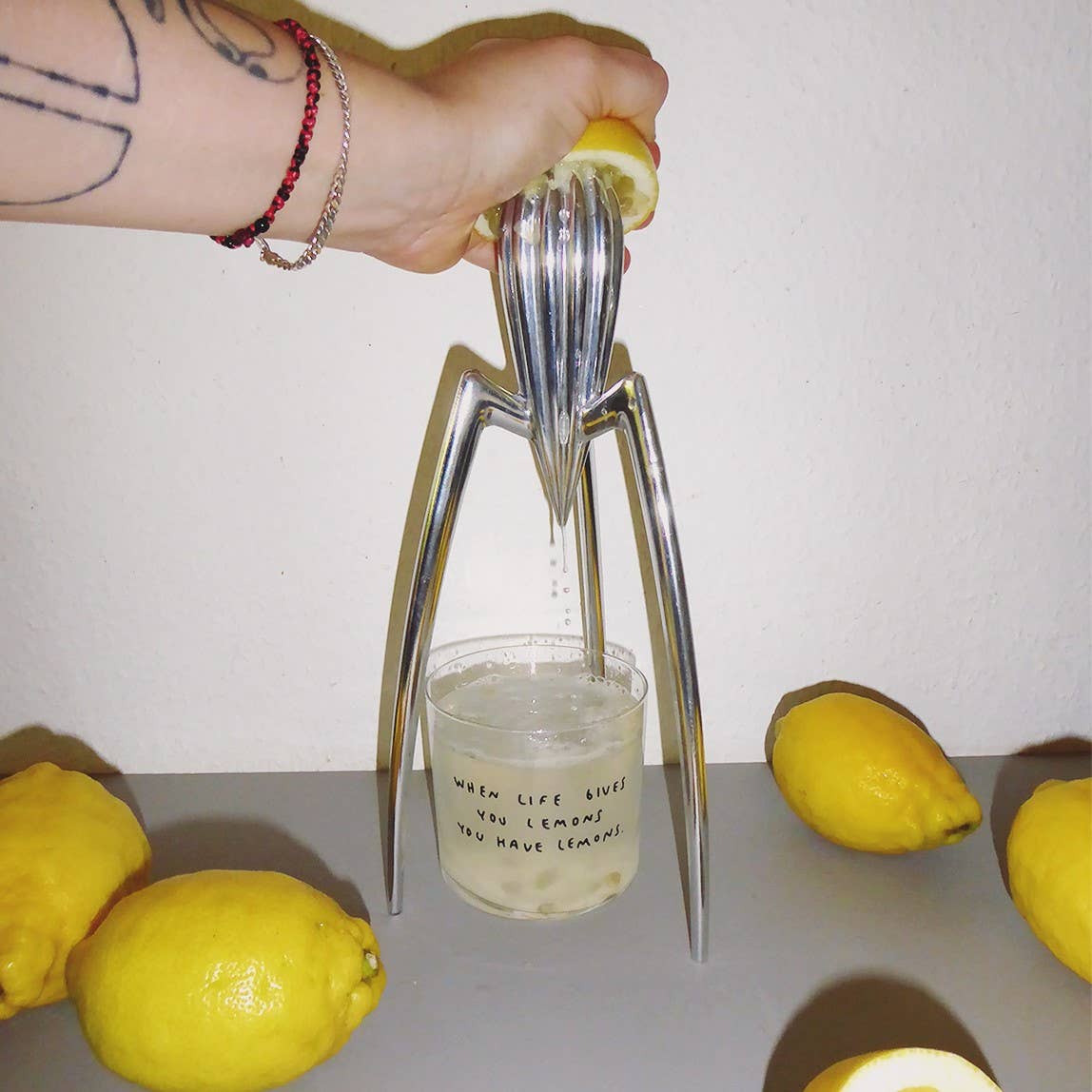 yahya studio - WHEN LIFE GIVES YOU LEMONS … Trinkglas mit Statement - ROSA ECK - Glas, ,