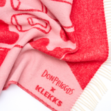 KLEKKS × donpriggos NO. 33 Wolldecke • Rot/Rosa