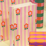 Geschenktüte mit Boden • Blumen/Streifen