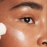 Highlighter Balm Baby Glow am Model