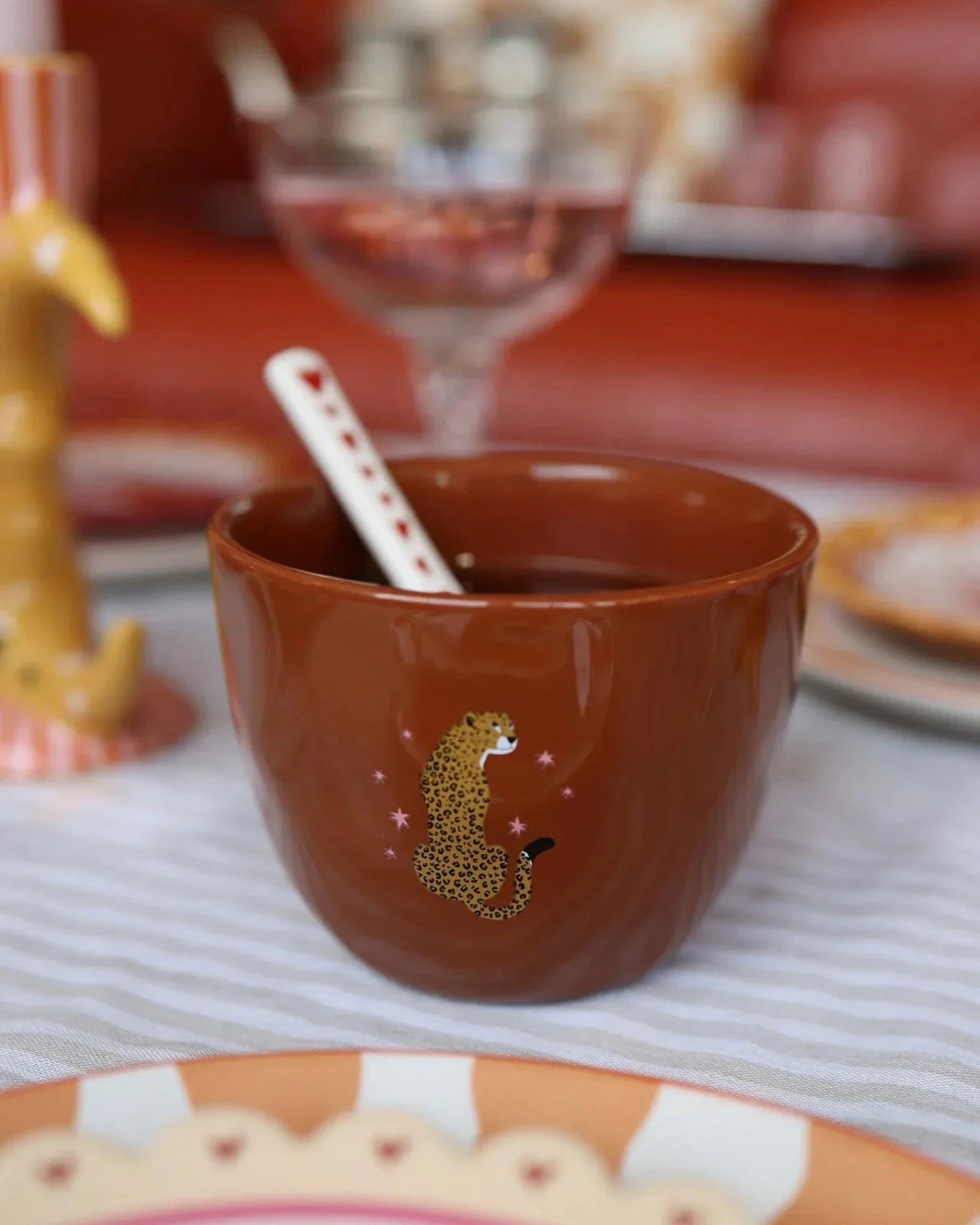 All the Luck in the World - Becher (300 ml) • Brown Leopard - ROSA ECK