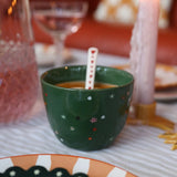 All the Luck in the World - Becher (300 ml) • Green Multi Flowers - ROSA ECK