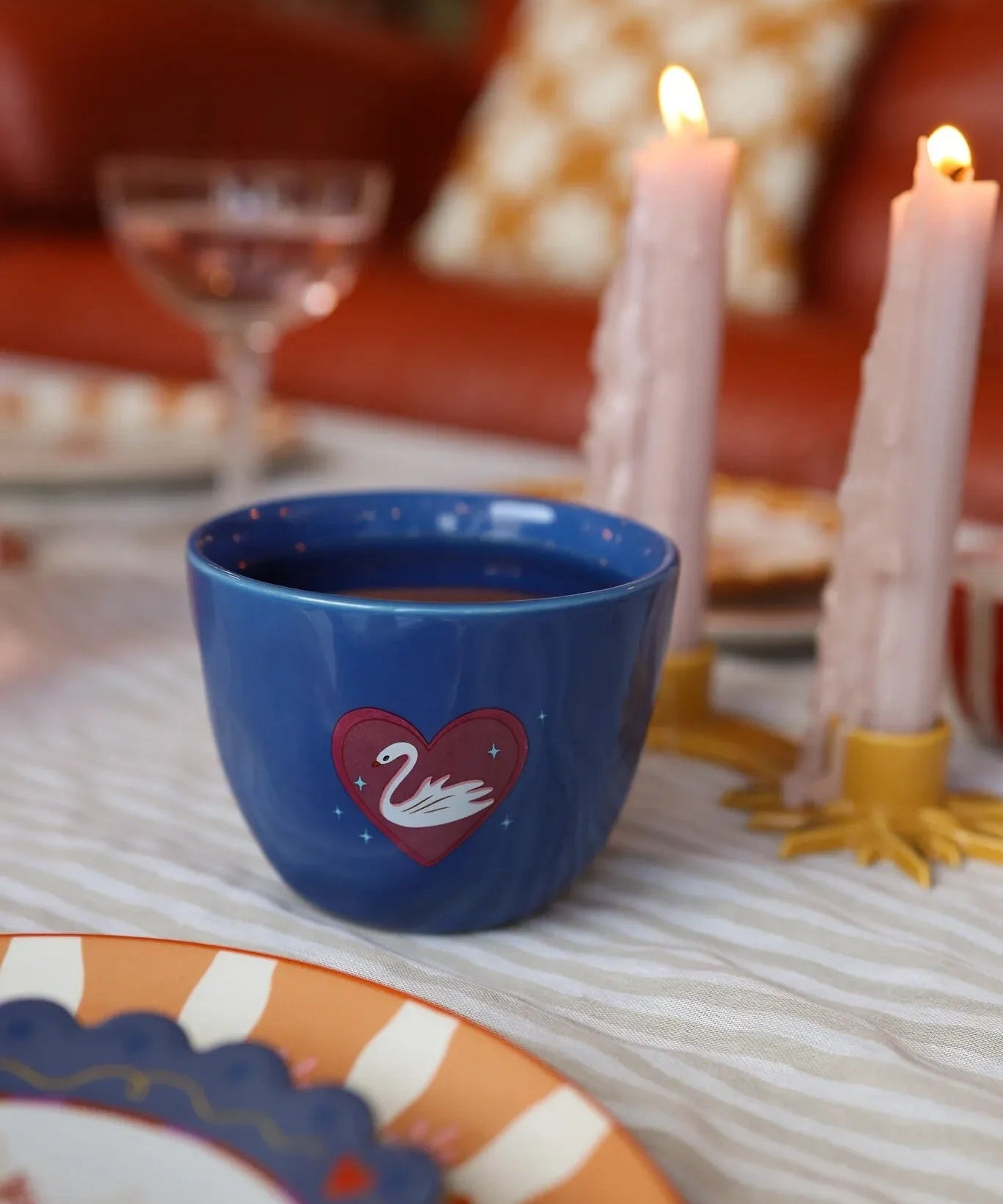All the Luck in the World - Becher (300 ml) • Night Blue Swan - ROSA ECK
