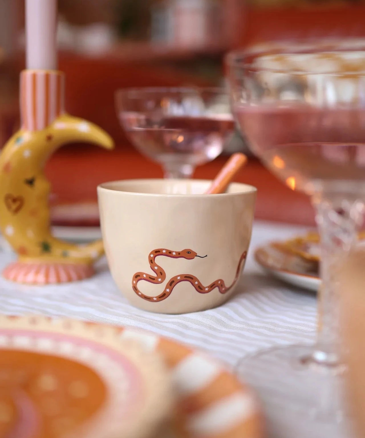 All the Luck in the World - Becher (300 ml) • Sand Snake - ROSA ECK