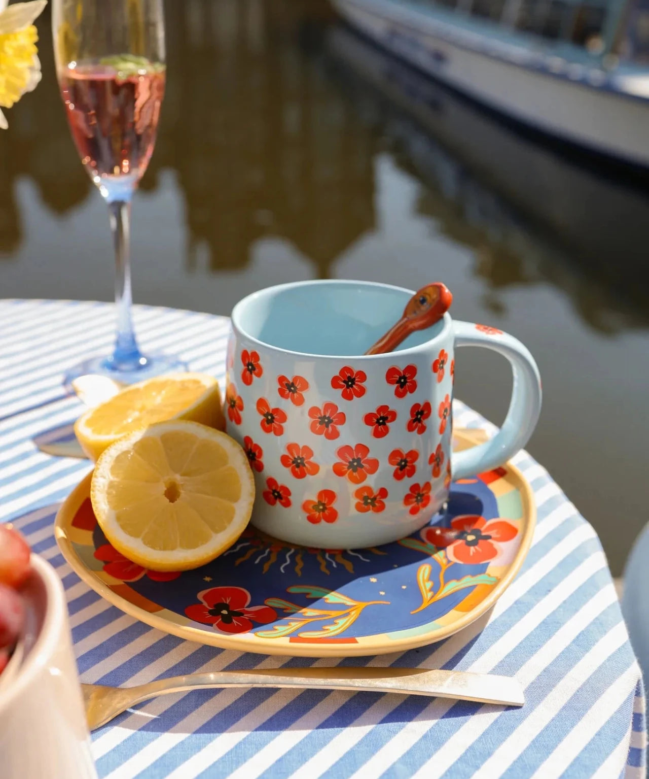 All the Luck in the World - Tasse • Blue with Poppies - ROSA ECK