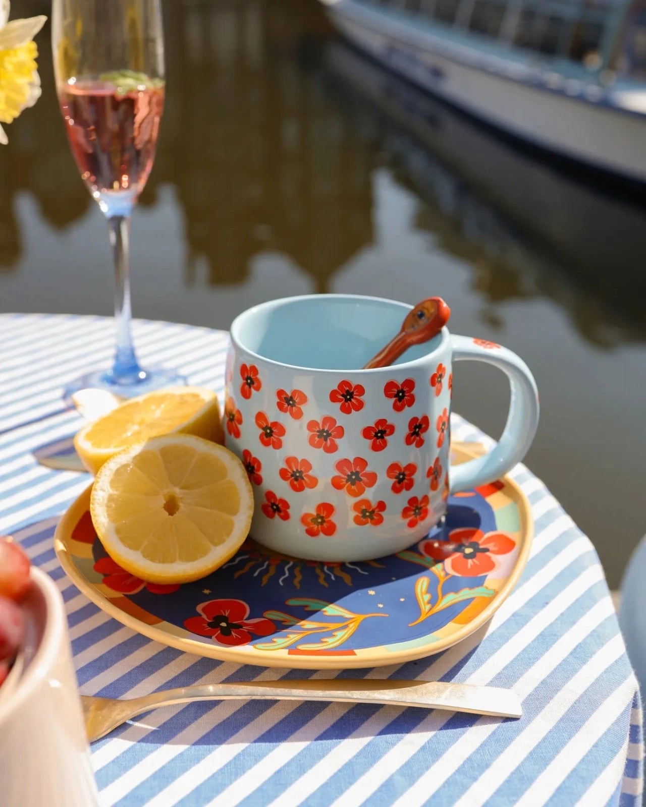 All the Luck in the World - Tasse • Blue with Poppies - ROSA ECK