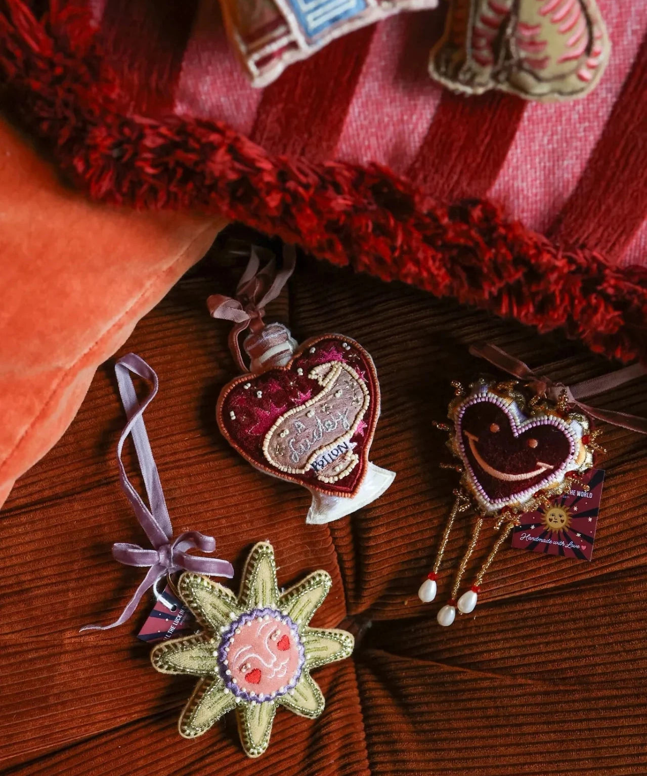 All the Luck in the World - Weihnachtsanhänger • Heart with Smiley - ROSA ECK