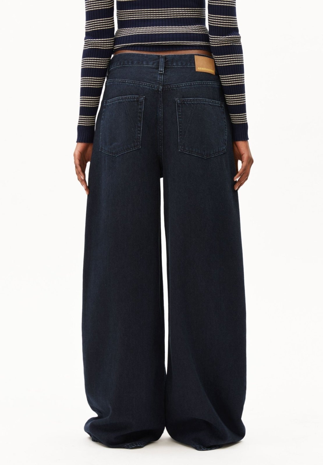ARMEDANGELS - AALTHEA Barrel Jeans • fluid ink - ROSA ECK