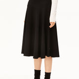 Ausgestellter Jersey-Midirock in Schwarz von ARMEDANGELS – Ansicht 1