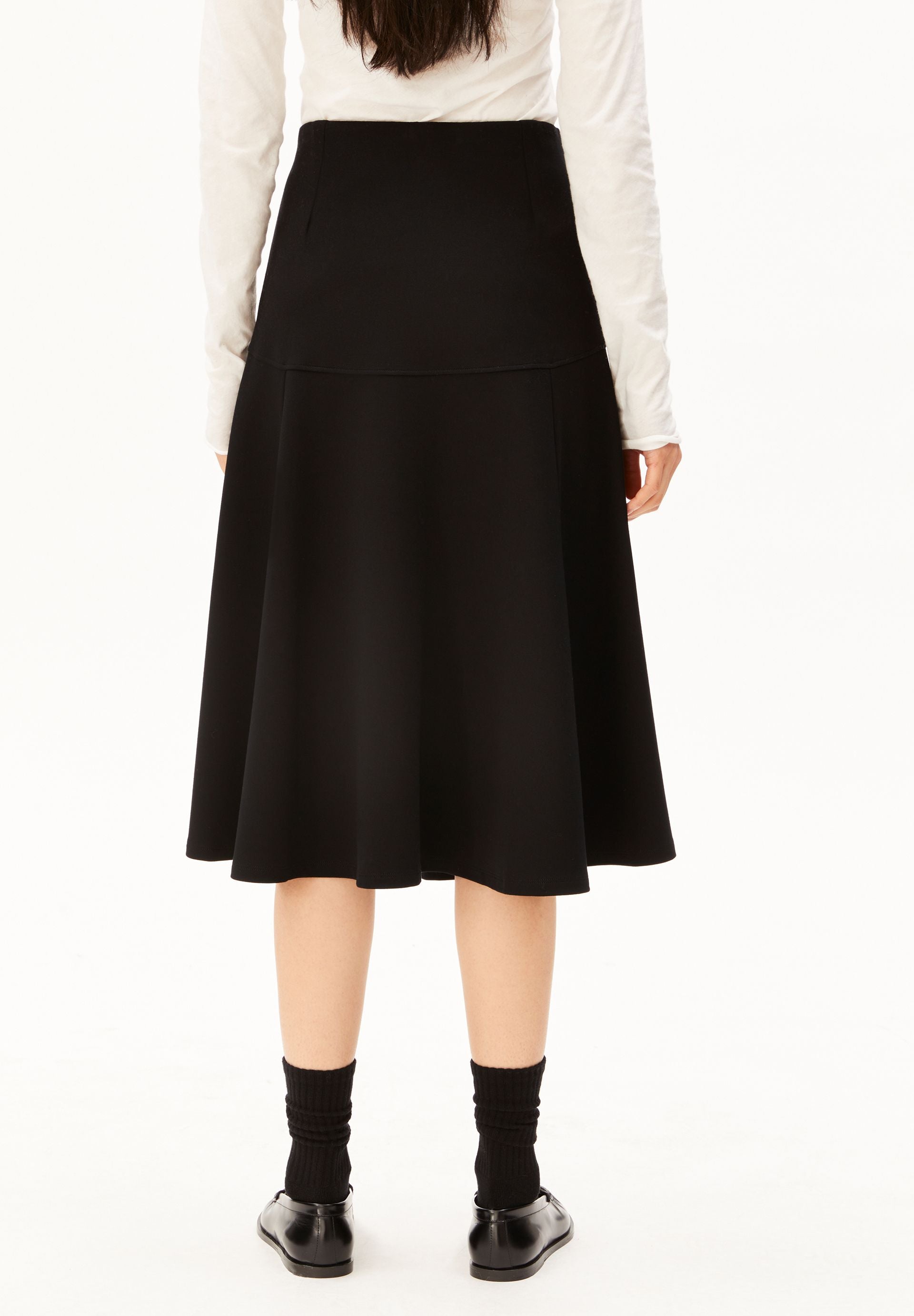 Ausgestellter Jersey-Midirock in Schwarz von ARMEDANGELS – Ansicht 2
