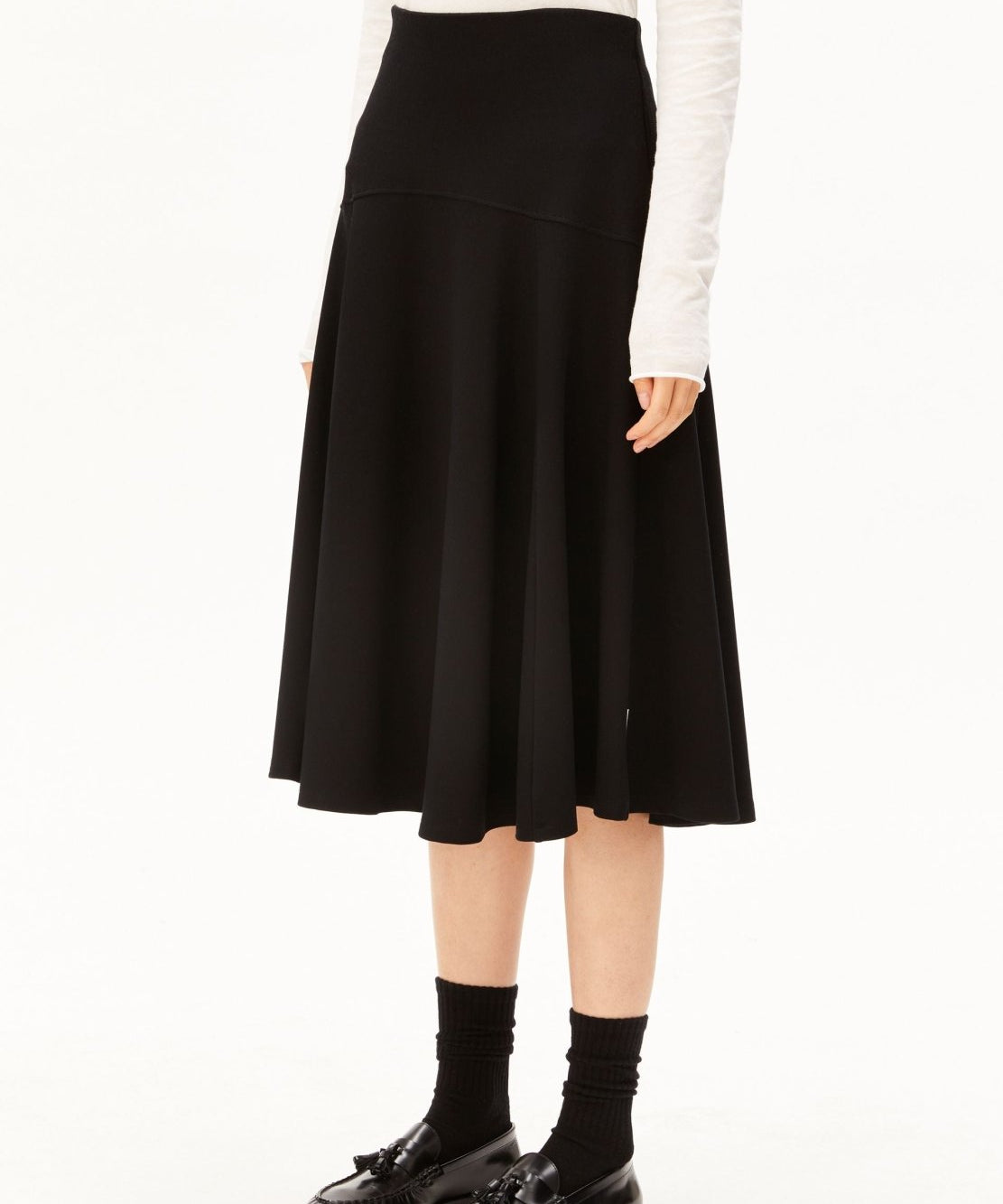 Ausgestellter Jersey-Midirock in Schwarz von ARMEDANGELS – Ansicht 1
