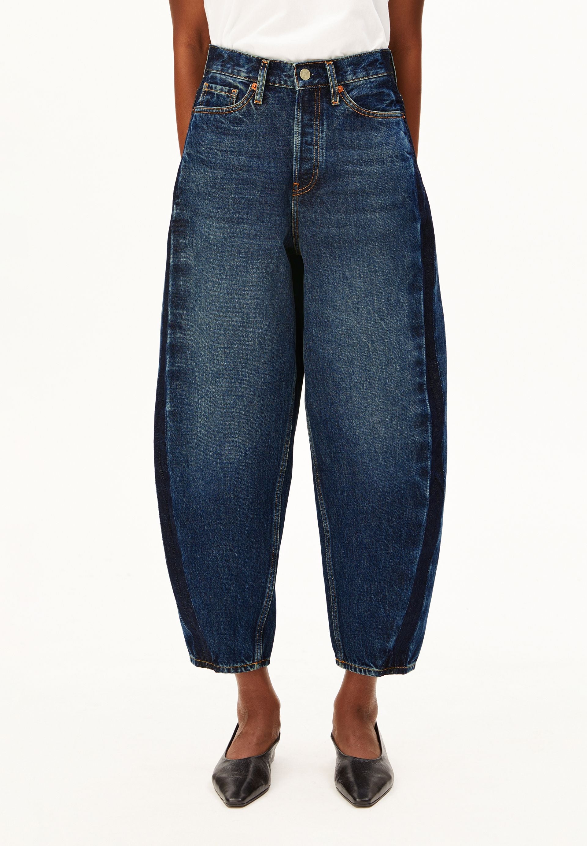 BAARLY High Panel Barrel Jeans in Dunkelblau von ARMEDANGELS – Ansicht 1