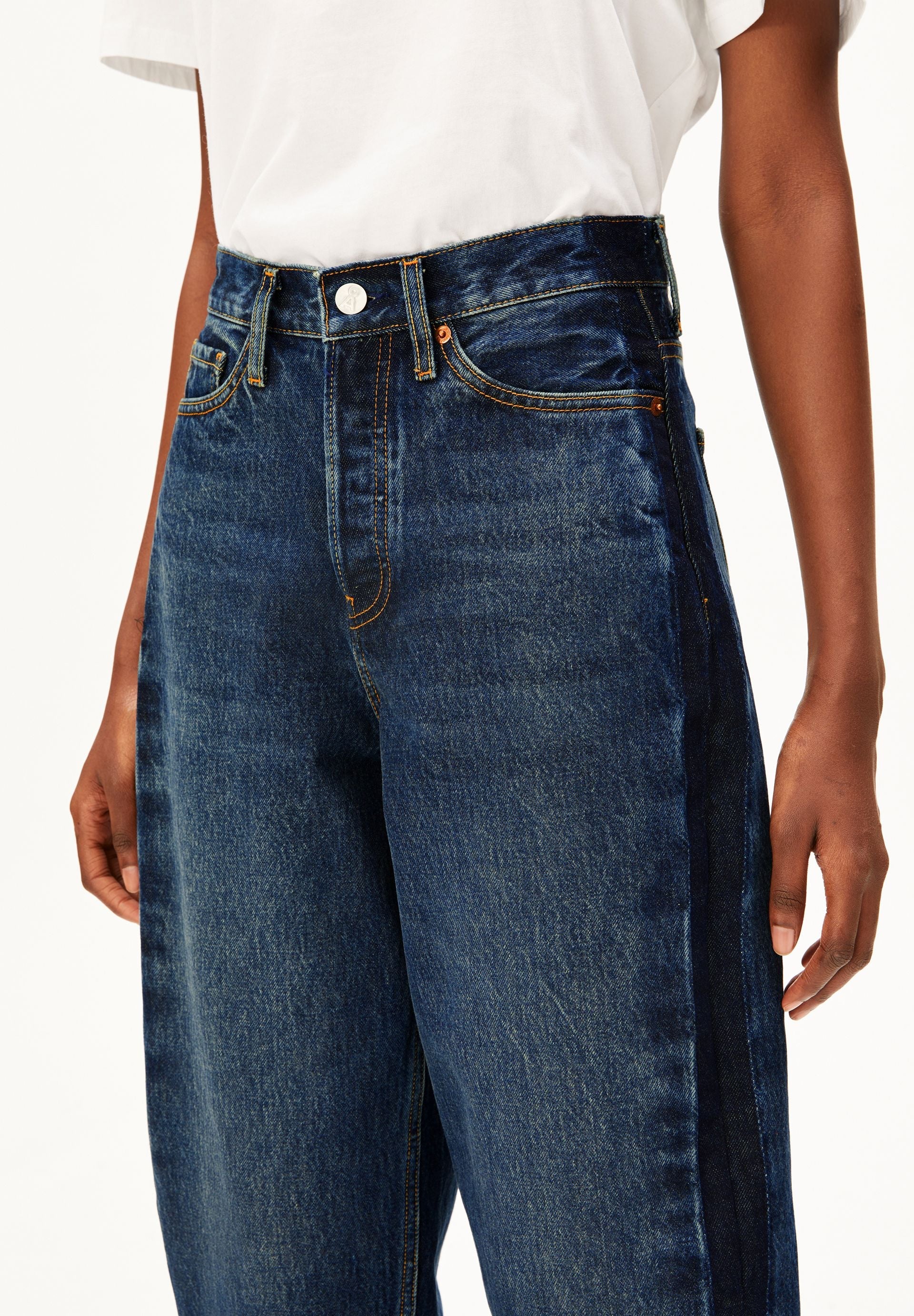 BAARLY High Panel Barrel Jeans in Dunkelblau von ARMEDANGELS – Ansicht 3