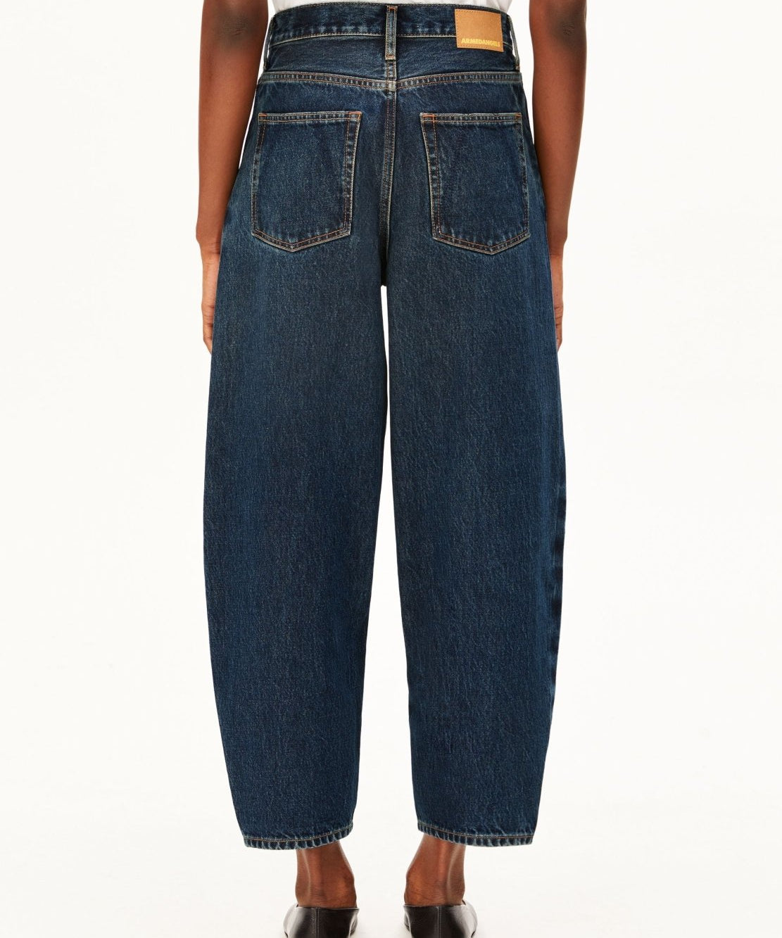 BAARLY High Panel Barrel Jeans in Dunkelblau von ARMEDANGELS – Ansicht 2