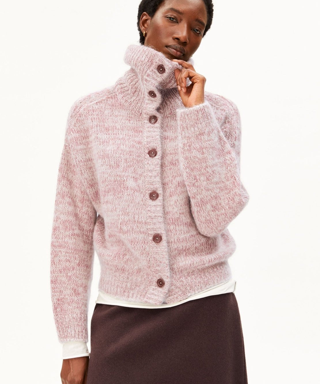 Gebürstete Mouliné-Strickjacke in Rostrot und Haferbeige von ARMEDANGELS – Ansicht 1
