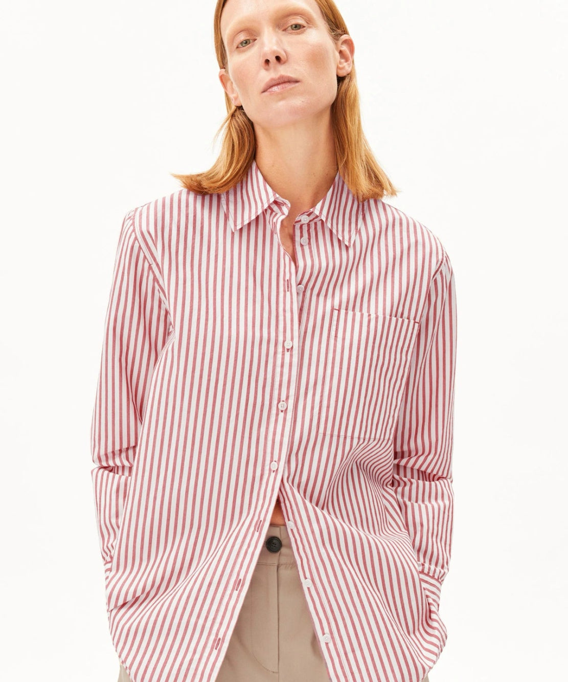 ARMEDANGELS - Gestreifte Loose Fit Bluse • oatmilk - mars red - Bluse - ROSA ECK