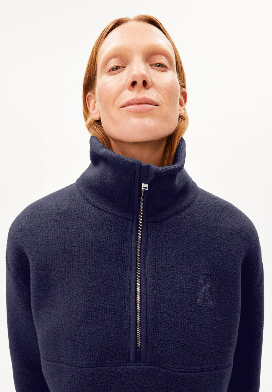 ARMEDANGELS - HAARLEENAA Fleece - Pullover • tinted navy - T-Shirt - ROSA ECK