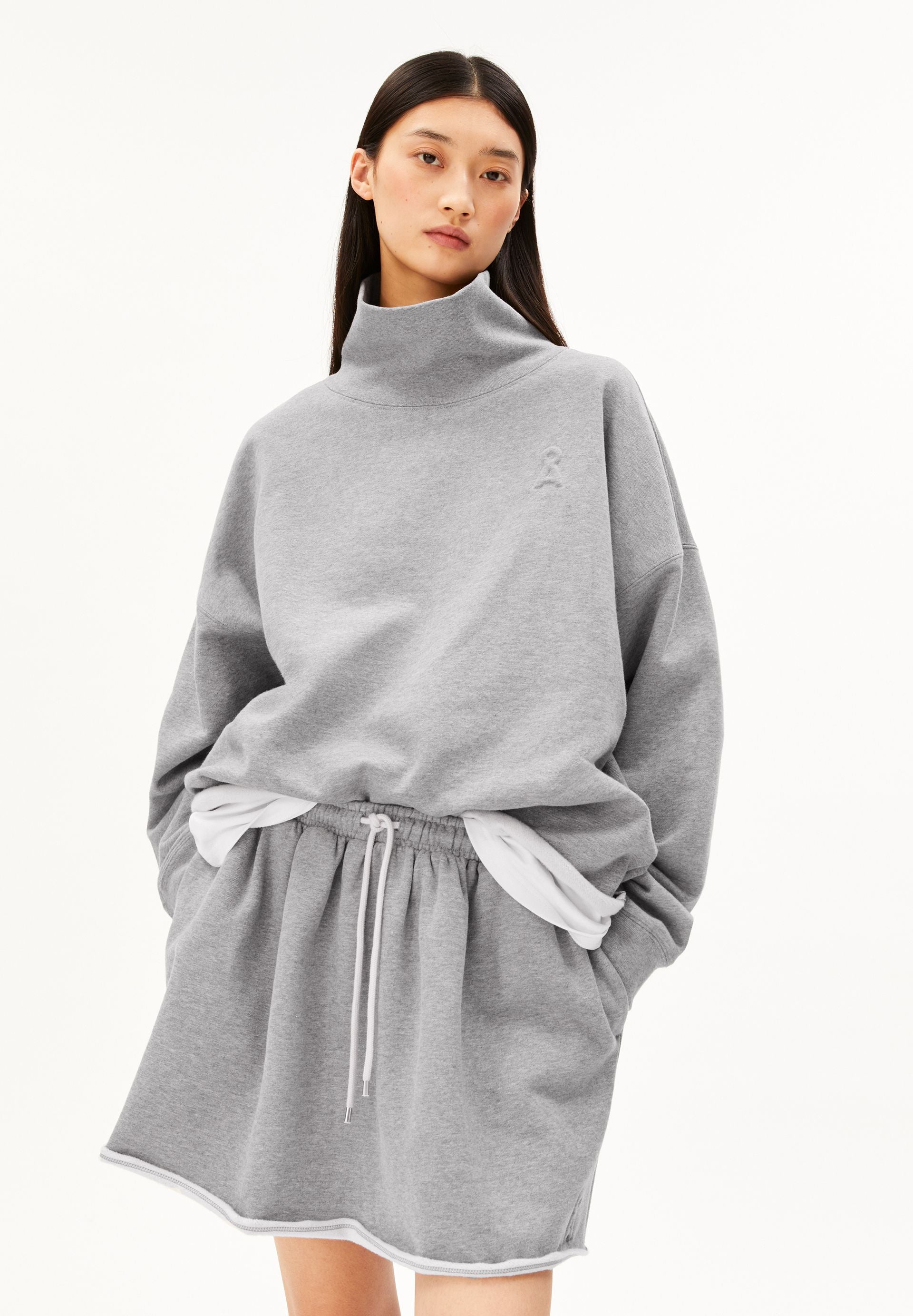 ICONIC Å OPEN EDGE Sweatshirt mit Trichterkragen in Hellgrau meliert von ARMEDANGELS – Ansicht 1