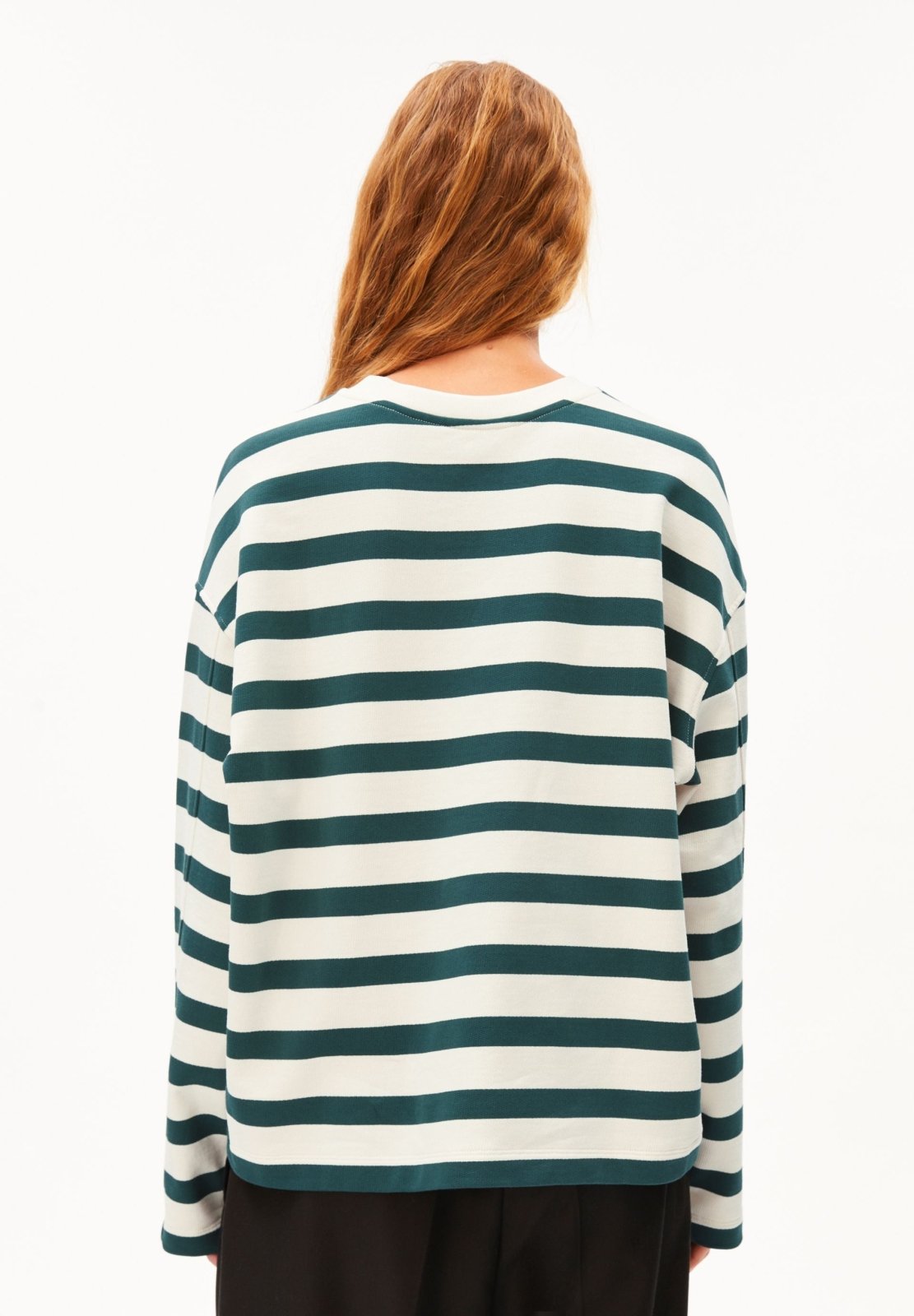 ICONIC Å FRANKAA BOLD Pullover in Dunkelblau und Naturweiß gestreift von ARMEDANGELS – Ansicht 2