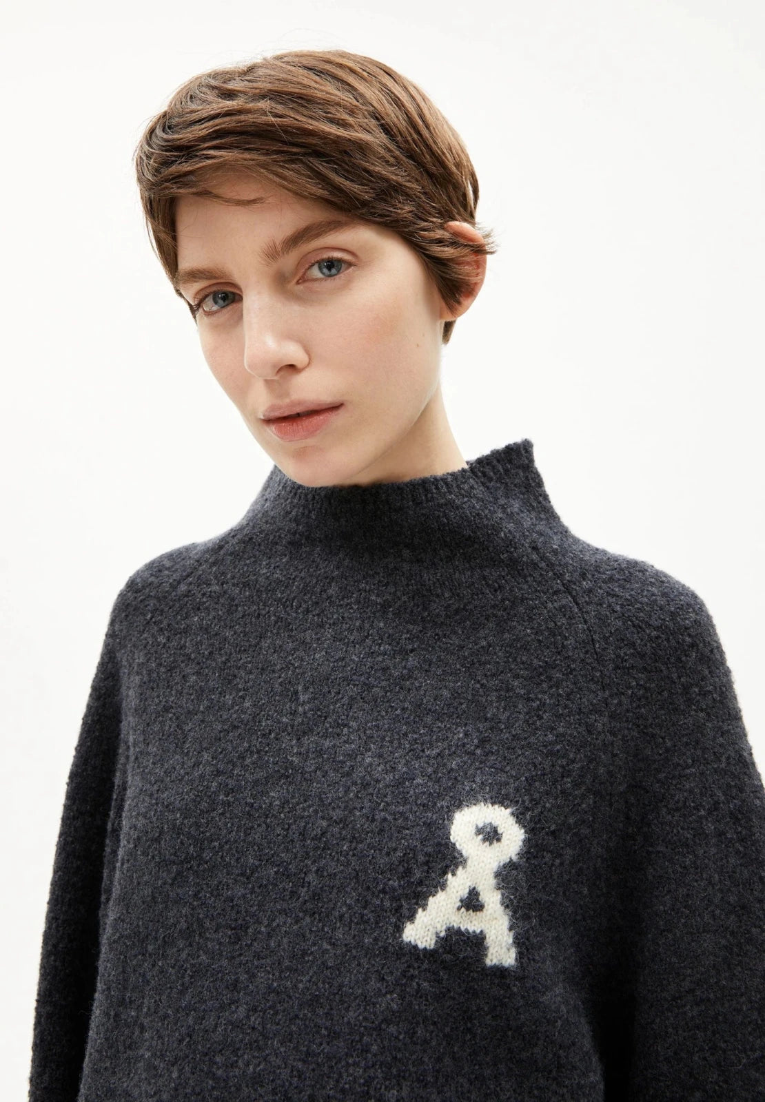 ARMEDANGELS - ICONIC Å MONALAA BOUCLÉ Strickpullover • steel melange-oatmilk - ROSA ECK
