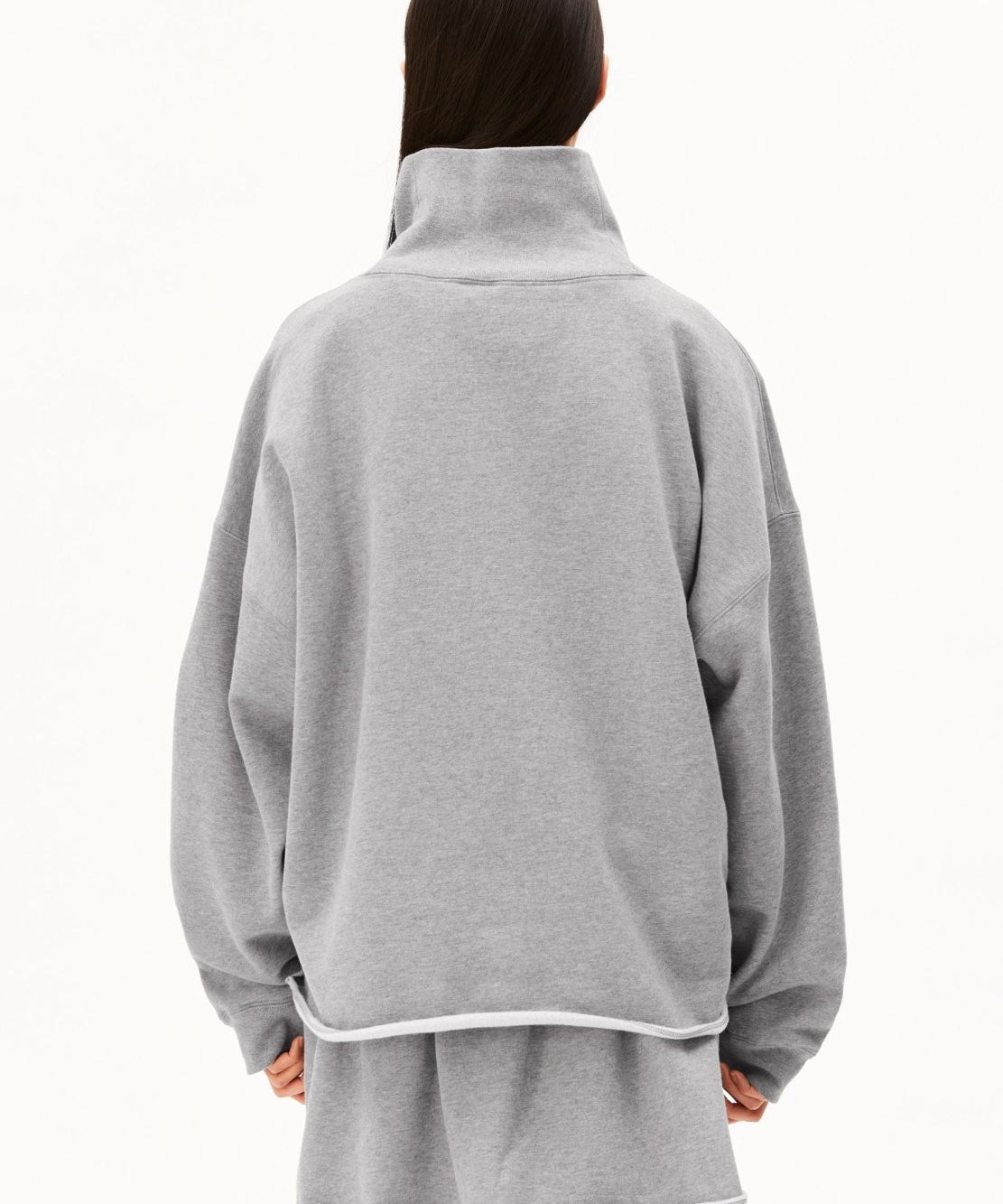 ICONIC Å OPEN EDGE Sweatshirt mit Trichterkragen in Hellgrau meliert von ARMEDANGELS – Ansicht 2