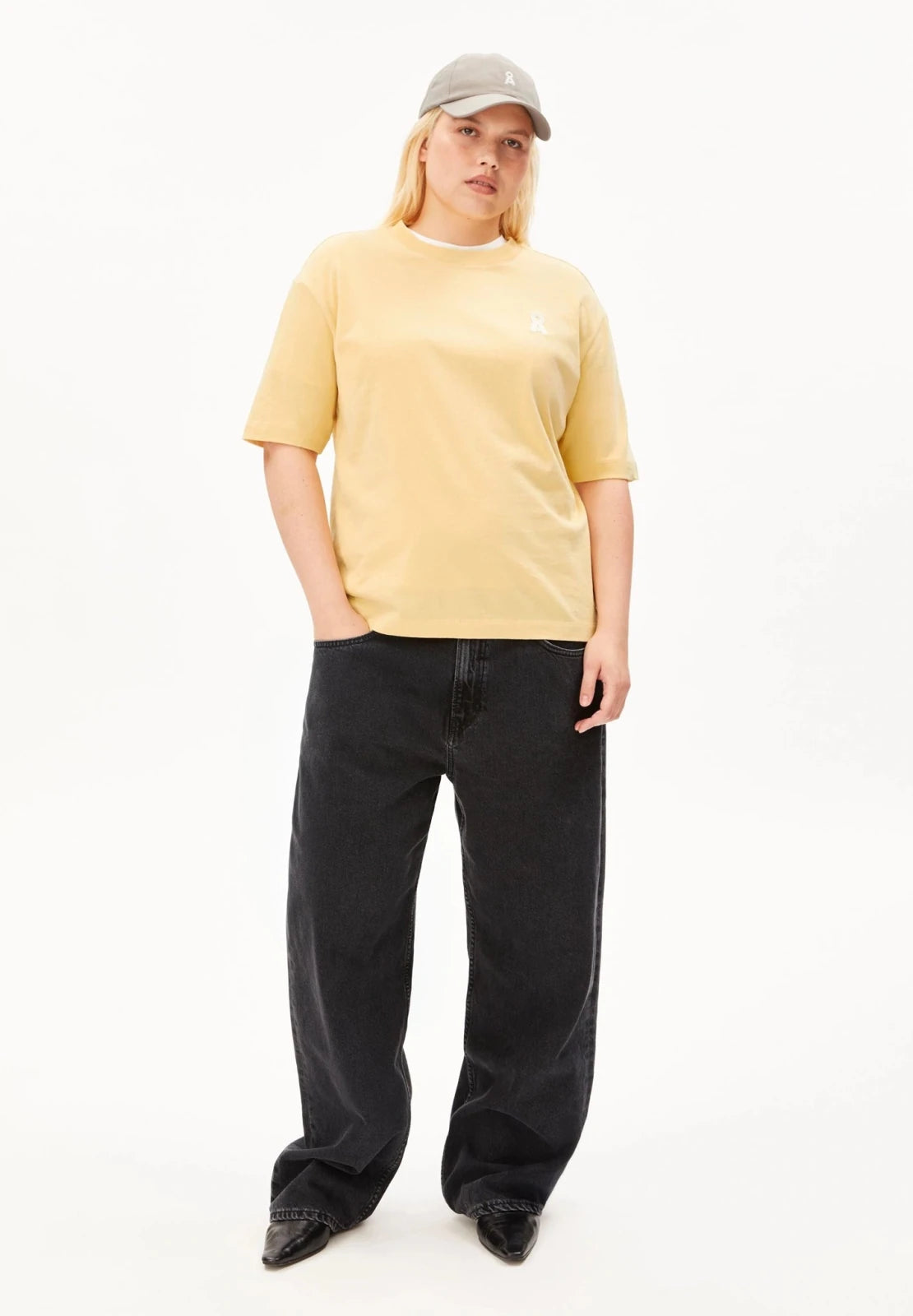 ARMEDANGELS - ICONIC Å TARJAA T-Shirt • golden hay - ROSA ECK