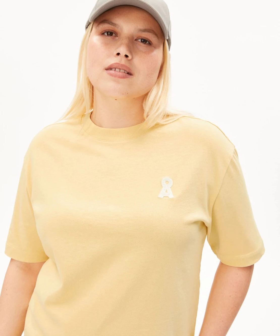 ARMEDANGELS - ICONIC Å TARJAA T-Shirt • golden hay - ROSA ECK