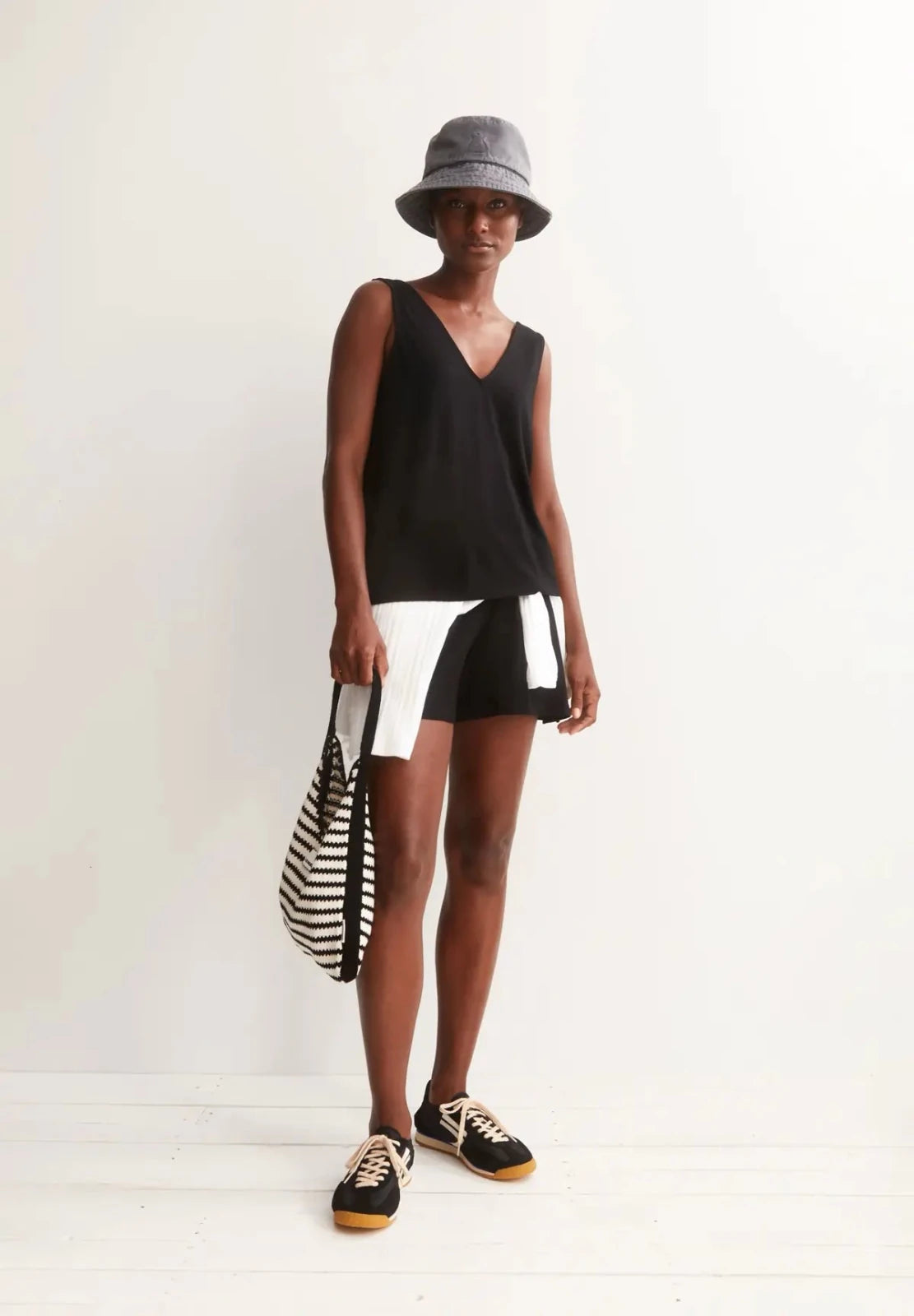 ARMEDANGELS - Jersey Top mit V - Ausschnitt • black - ROSA ECK