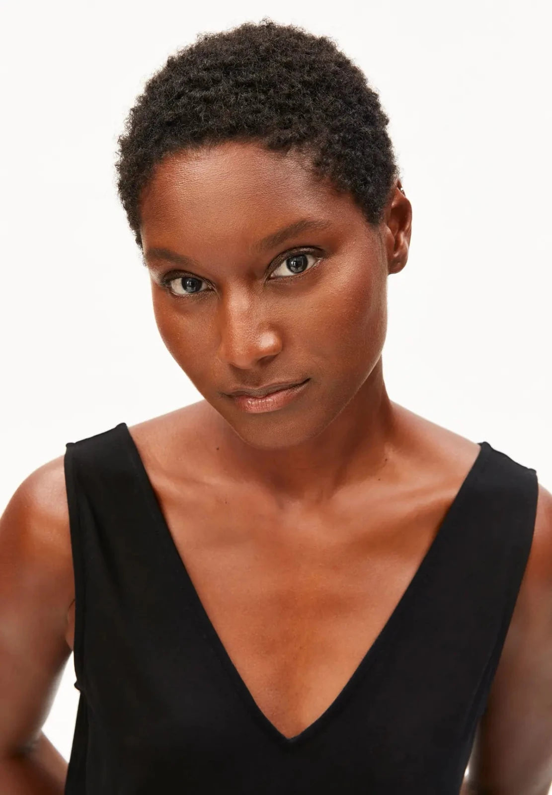 ARMEDANGELS - Jersey Top mit V - Ausschnitt • black - ROSA ECK