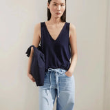 ARMEDANGELS - Jersey Top mit V - Ausschnitt • tinted navy - ROSA ECK