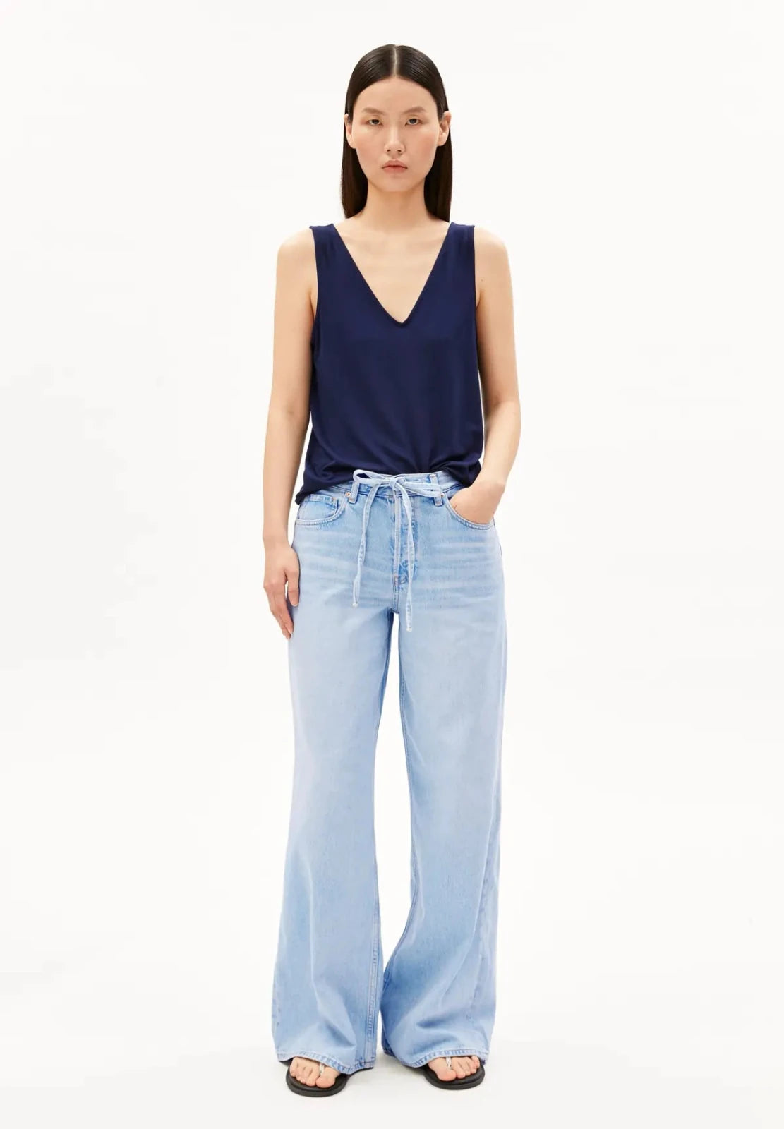 ARMEDANGELS - Jersey Top mit V - Ausschnitt • tinted navy - ROSA ECK