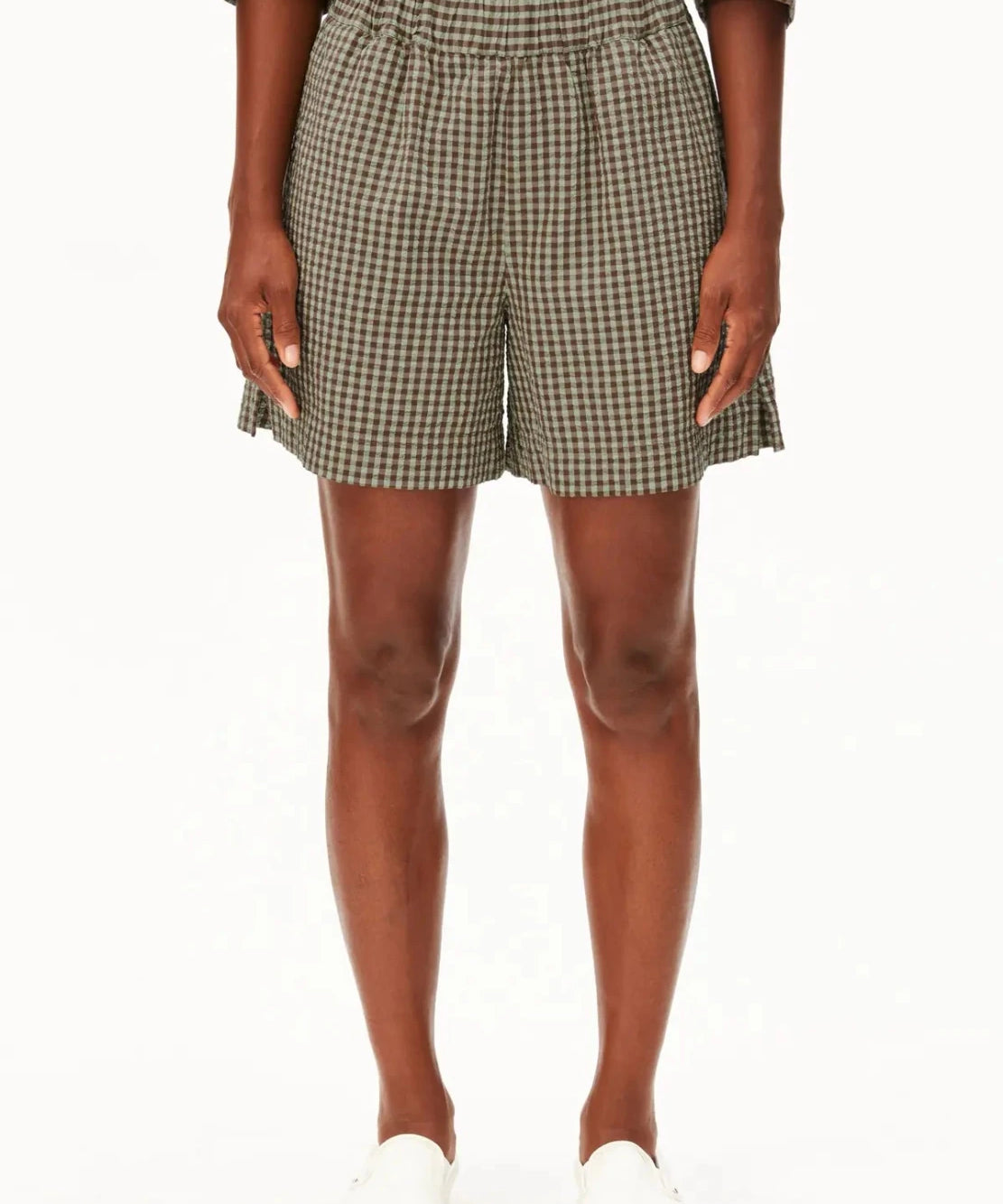 ARMEDANGELS - Kariert Shorts aus Seersucker • foam - dried palm - ROSA ECK