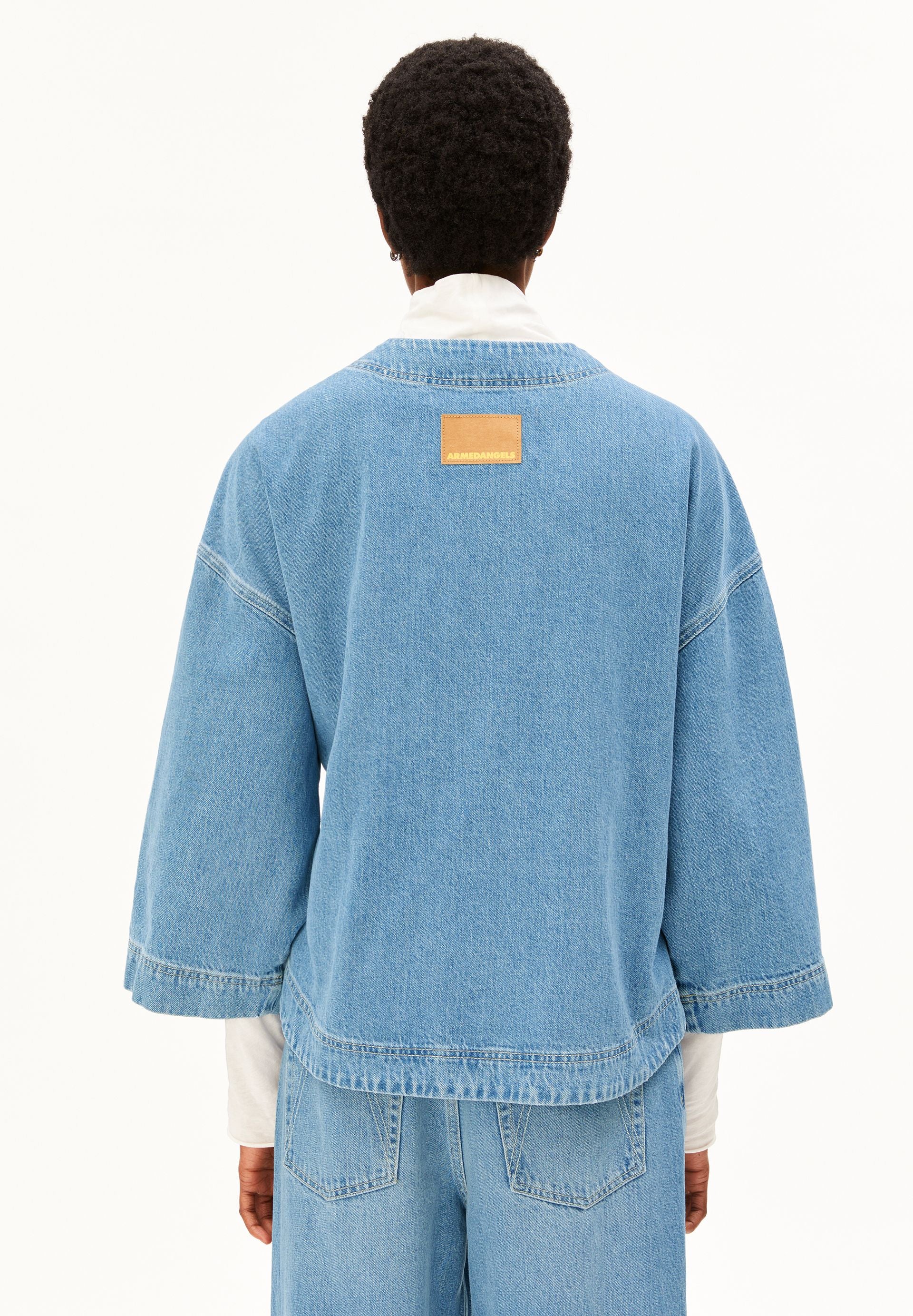 KIMONO Jeansjacke in Hellblau von ARMEDANGELS – Ansicht 2