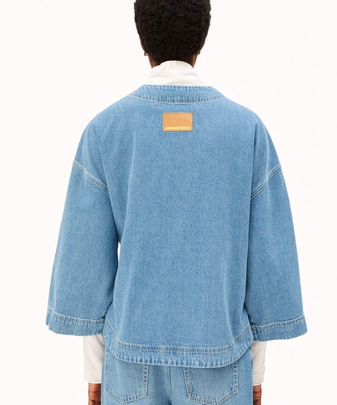 KIMONO Jeansjacke in Hellblau von ARMEDANGELS – Ansicht 2