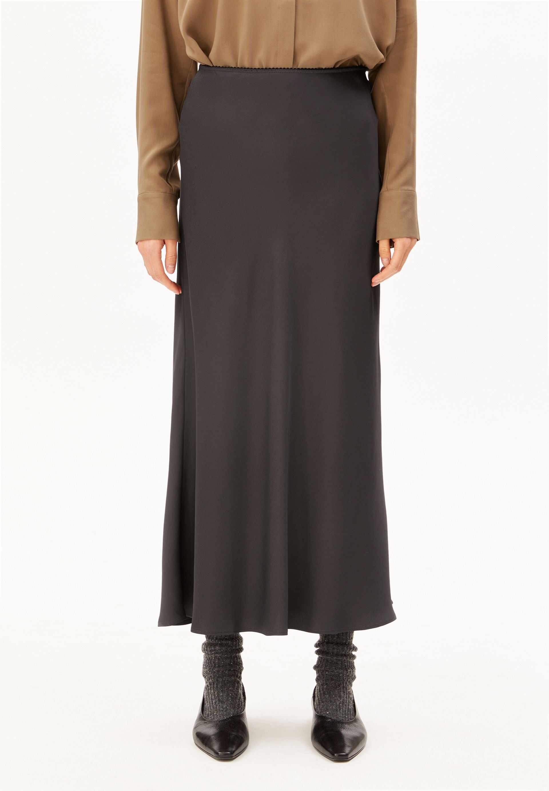 LENOVAA Satin Slip Rock in Anthrazit von ARMEDANGELS – Ansicht 1