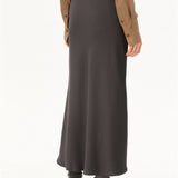 LENOVAA Satin Slip Rock in Anthrazit von ARMEDANGELS – Ansicht 2