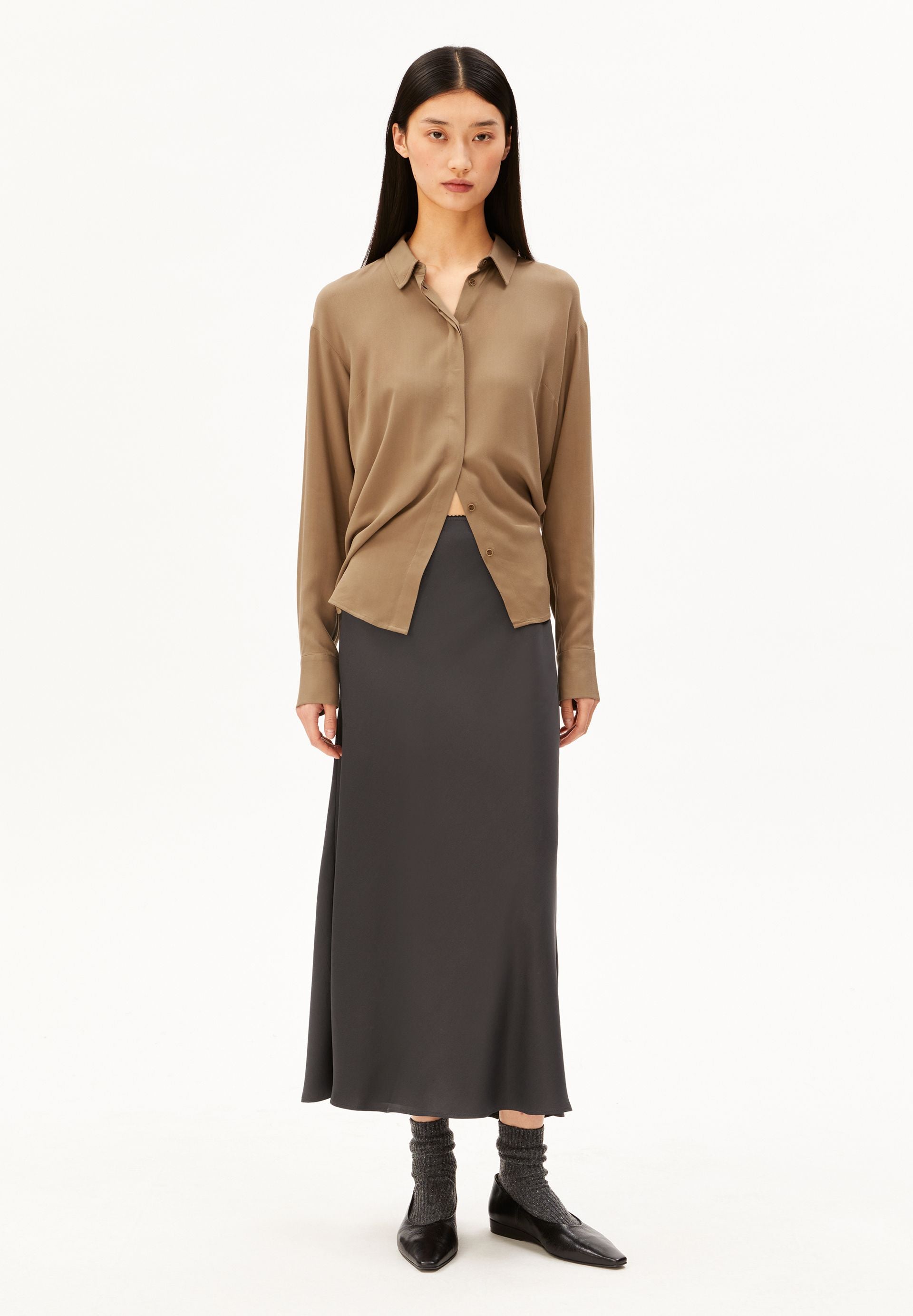 LENOVAA Satin Slip Rock in Anthrazit von ARMEDANGELS – Ansicht 5