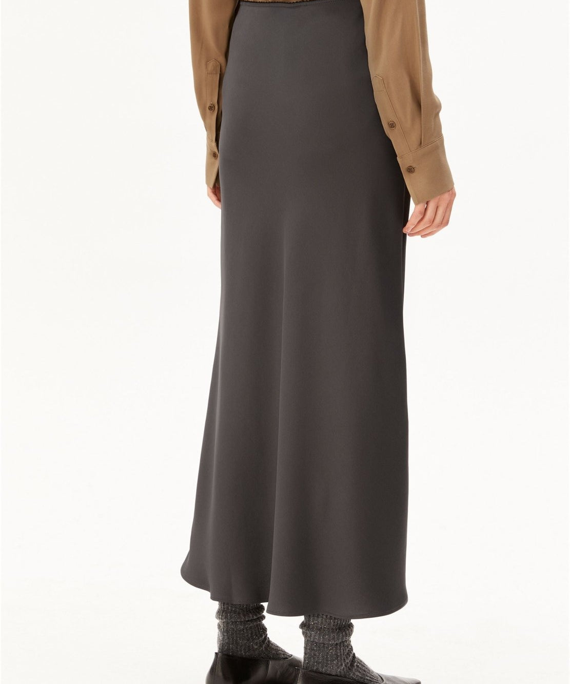 LENOVAA Satin Slip Rock in Anthrazit von ARMEDANGELS – Ansicht 2
