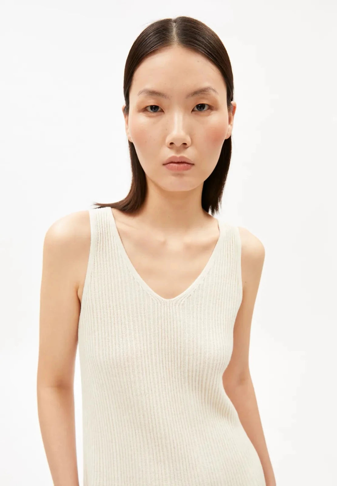 ARMEDANGELS - Strickkleid aus Leinenmix • undyed - ROSA ECK