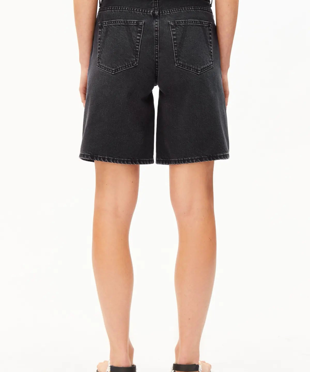 ARMEDANGELS - THALINAA Jeans Shorts • ebony black - ROSA ECK