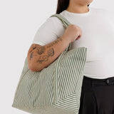 BAGGU - Cloud Bag Reisetasche • Sage Stripe - ROSA ECK