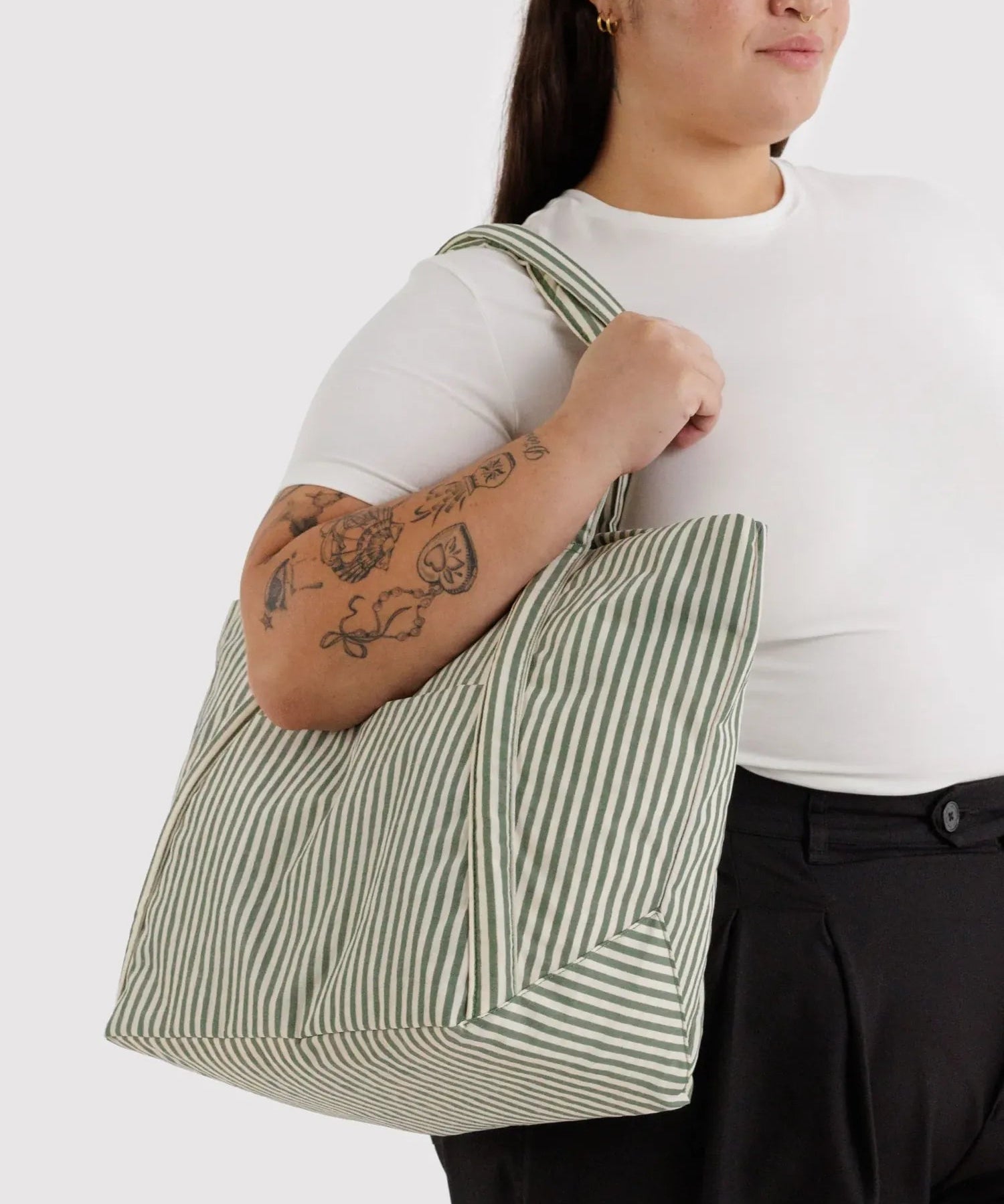 BAGGU - Cloud Bag Reisetasche • Sage Stripe - ROSA ECK
