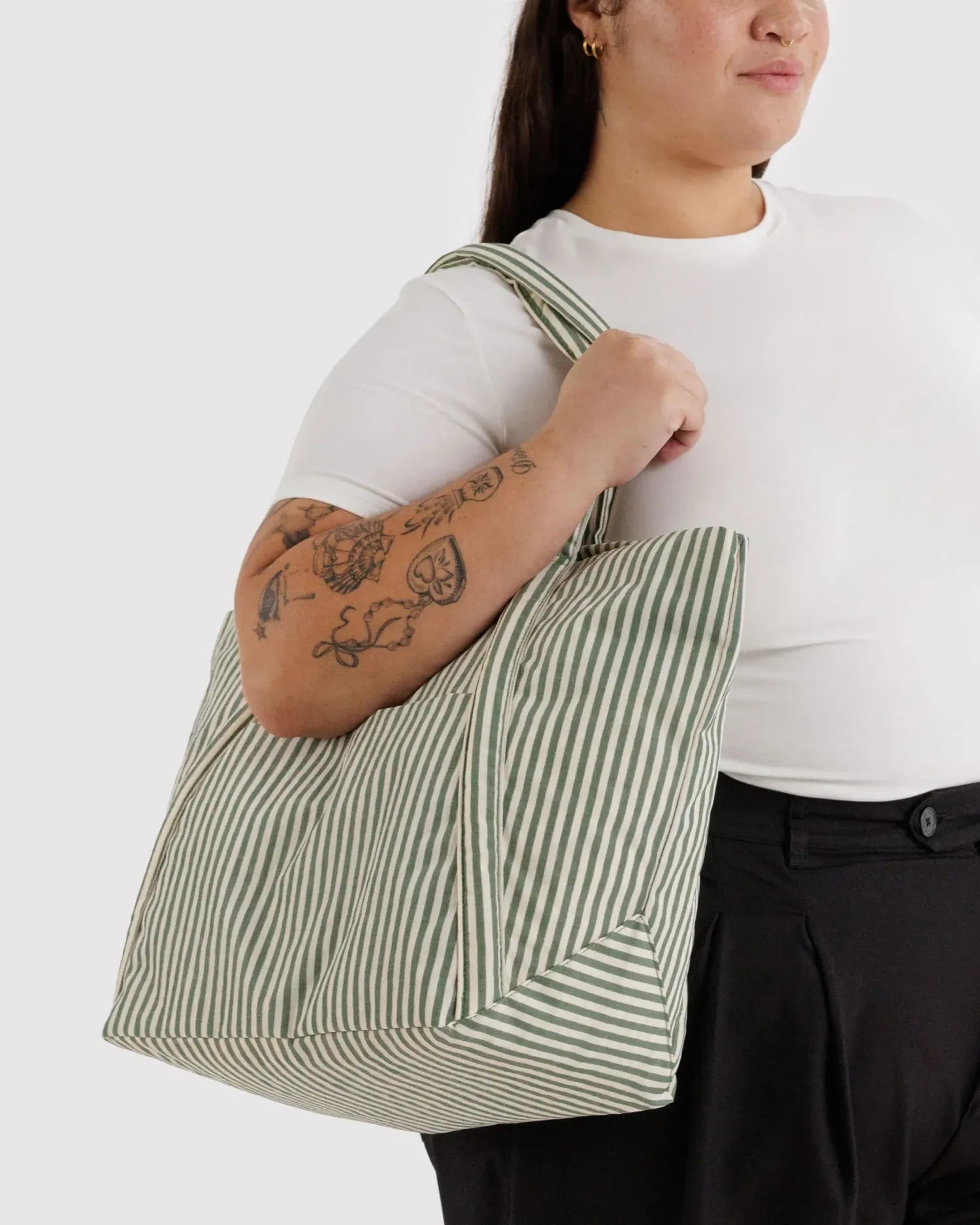 BAGGU - Cloud Bag Reisetasche • Sage Stripe - ROSA ECK