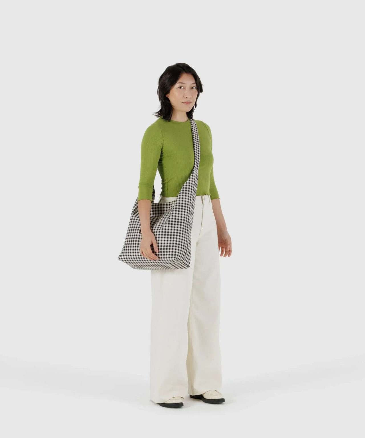 BAGGU - LARGE NYLON SLING Umhängetasche • Black & White Gingham - Umhängetasche - ROSA ECK Concept Store