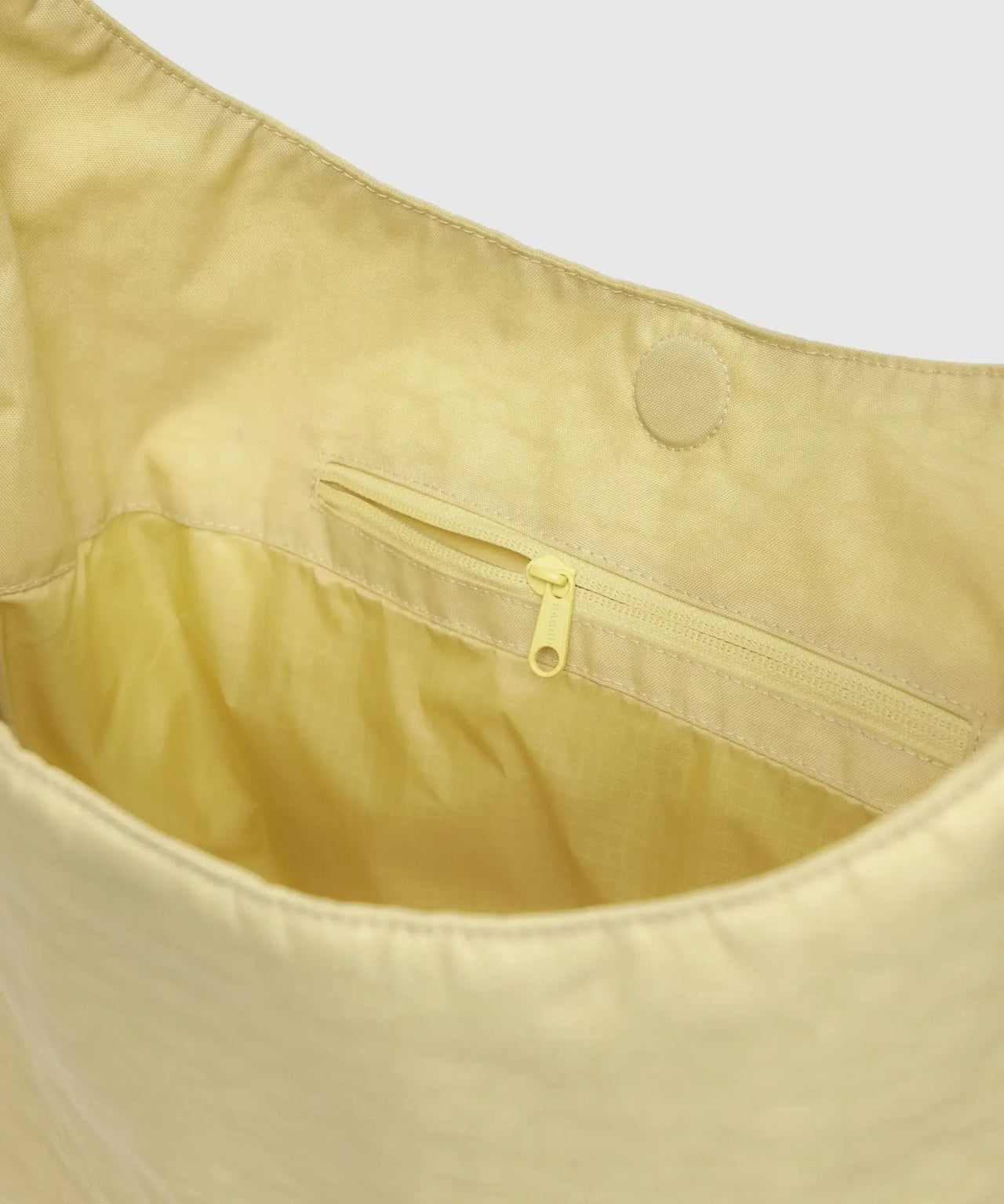 BAGGU - LARGE NYLON SLING Umhängetasche • Butter - Umhängetasche - ROSA ECK Concept Store