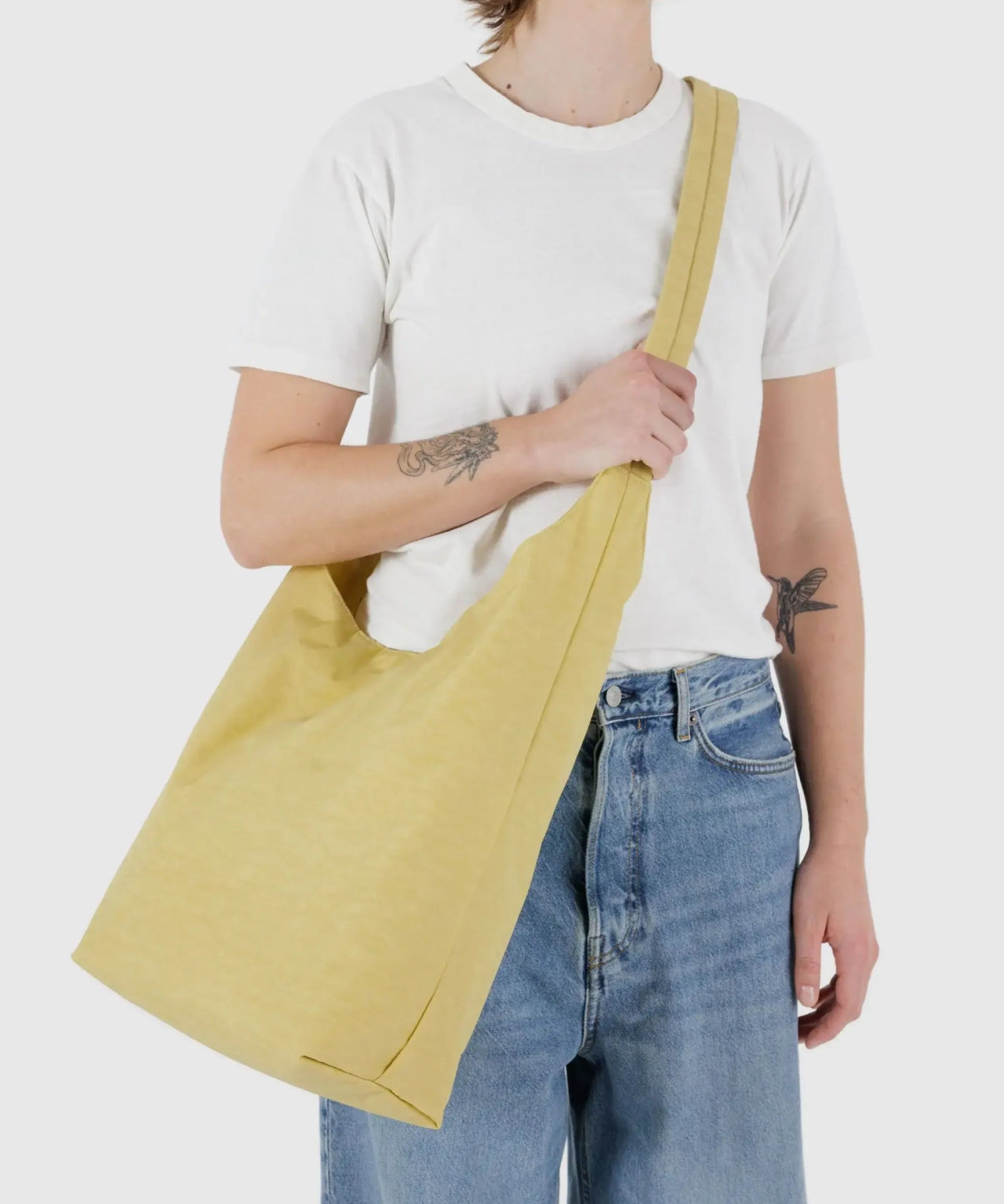BAGGU - LARGE NYLON SLING Umhängetasche • Butter - Umhängetasche - ROSA ECK Concept Store
