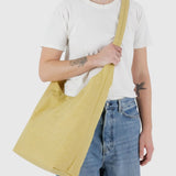 BAGGU - LARGE NYLON SLING Umhängetasche • Butter - Umhängetasche - ROSA ECK Concept Store