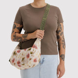 Medium Nylon Crescent Bag Umhängetasche • Abstract Floral
